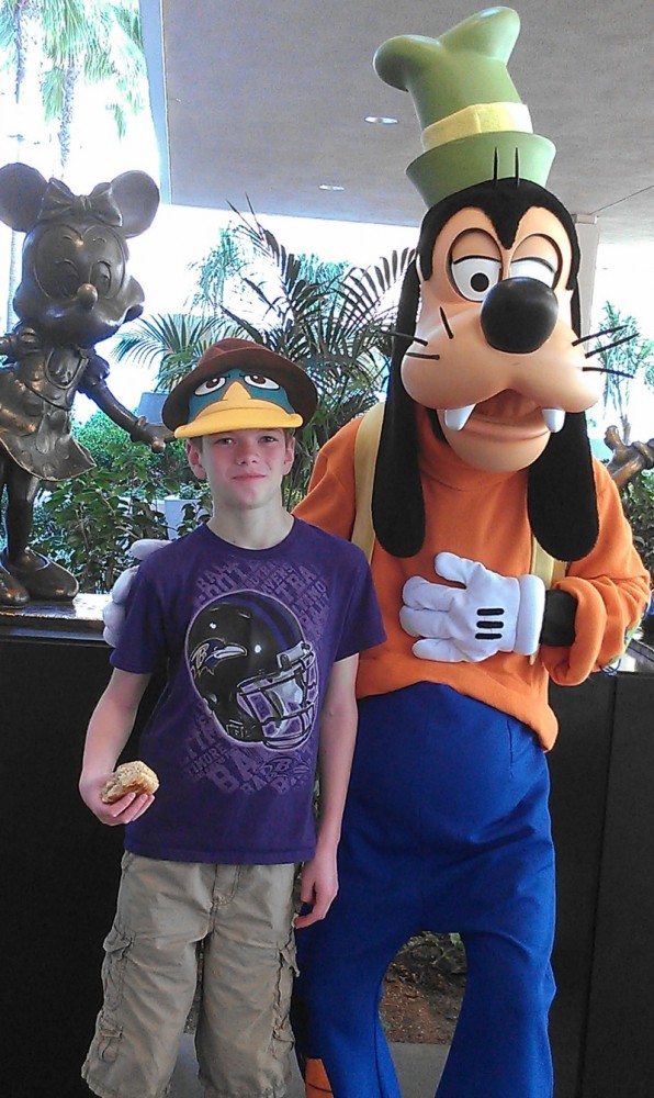 Disneyland Goofy Perry the Platypus Hat Phineas & Ferb Disneyland Hotel 